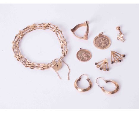 A bag of mixed 9ct jewellery items to include a wishbone ring, heart padlock gate link bracelet, earrings &amp; St Christophe