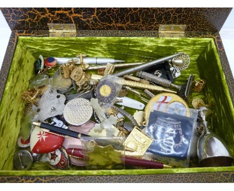 Badges, medallions, cufflinks, tie pins, etc.