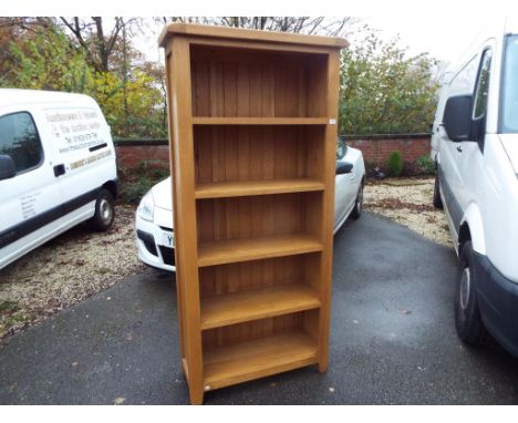 A modern good quality light wood, five shelf bookcase / display unit, 186 cm (h) x 88 cm (w) x 35 cm (d) 