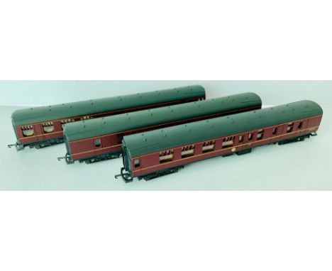 Lima OO Gauge 3x BR Crimson Passenger Coaches Unboxed