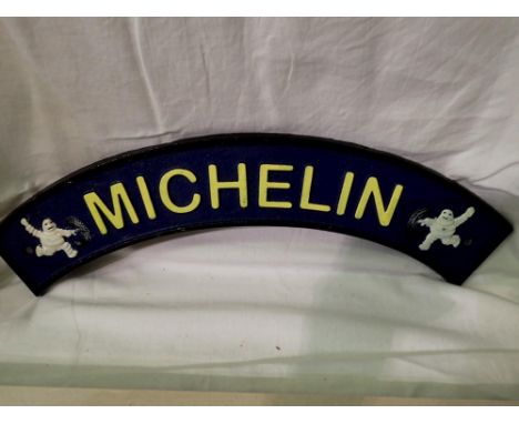 Cast iron curved Michelin sign, W: 30 cm. P&amp;P Group 1 (£14+VAT for the first lot and £1+VAT for subsequent lots) 