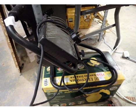 Halogen lamp together with an electrolux enviro steamer. All electrical items in this lot have been PAT tested for safety and
