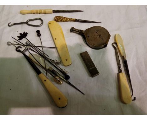 Mixed button hooks, folding loupe, etc. P&amp;P Group 1 (£14+VAT for the first lot and £1+VAT for subsequent lots) 