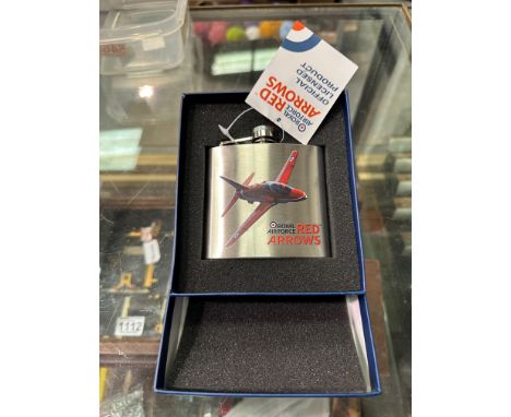 Royal Air Force Red Arrows hip flask. P&amp;P Group 1 (£14+VAT for the first lot and £1+VAT for subsequent lots) 