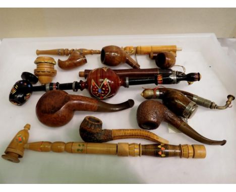 Mixed pipes including a Petersons Briar example. P&amp;P Group 1 (£14+VAT for the first lot and £1+VAT for subsequent lots) 