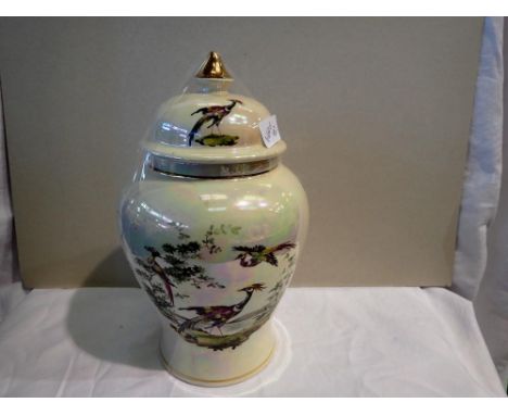 Sadler ginger jar decorated with birds. P&amp;P Group 3 (£25+VAT for the first lot and £5+VAT for subsequent lots) 