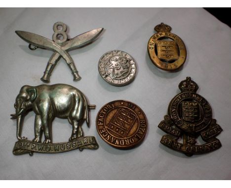 WWI / WWII British and Commonwealth cap badges and buttonholes, including 8th Gurkha Rifles, civil defence etc. P&amp;P Group