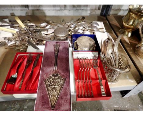 Quantity of mixed silver plate, mainly community plated flatware. Not available for in-house P&amp;P 