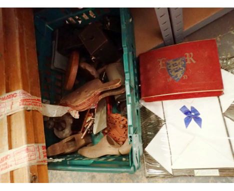 Box of mixed collectables to include several vintage polaroid cameras, napkin set, mixed jewellery boxes with contents etc. N