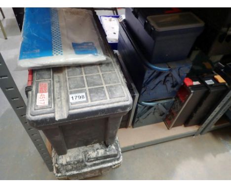 Stanley heavy duty tool box with contents to include troughs and other tools as well as further 20g 26 inch tool box with con