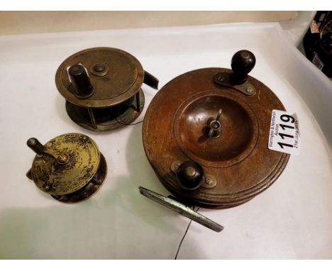 Vintage brass fishing reel, D: 3.7 inches and two others. Not available for in-house P&amp;P 