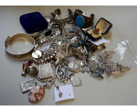 A quantity of mostly silver jewellery: to include a silver dragonfly brooch by T L M; three reticulated clown pendants; a sil