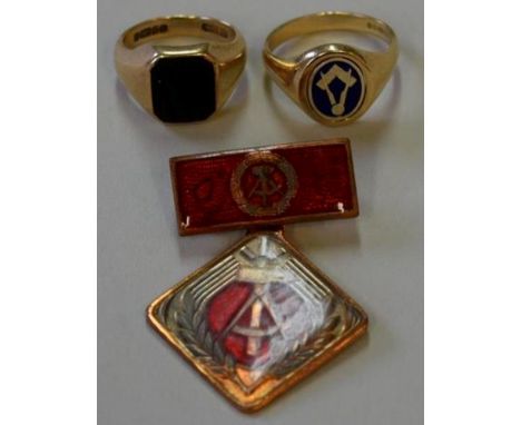 A 9ct gold Masonic ring, with GB inside and blue enamel and gold Masonic emblem to reverse; together with a 9ct gold ring set