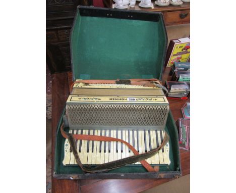Cased accordion - Hohner Tango 4