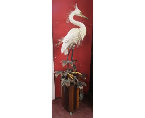 Substantial floor-standing Albany Fine China model of an Egret, perched on a hardwood outcrop with patinated metal leaves – L