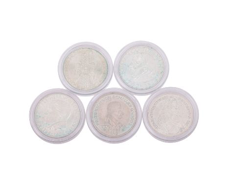 BRD Top 5 - 5 x 5 DM 1952 - 1964 Davon 1 x 5 Mark 'Germanisches Museum', 1952 D, vz+ mit Grünspan und wz. Kratzer; 1 x 5 Mark