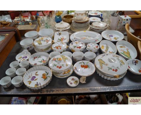 A quantity of Royal Worcester dinnerware