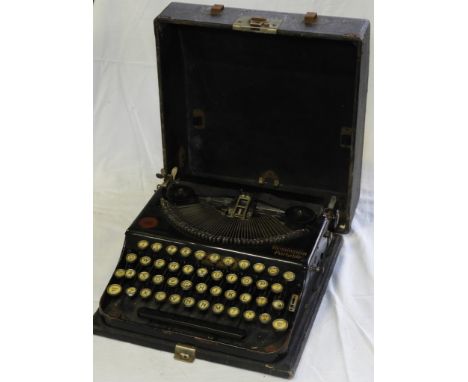 REMINGTON PORTABLE TYPEWRITER 