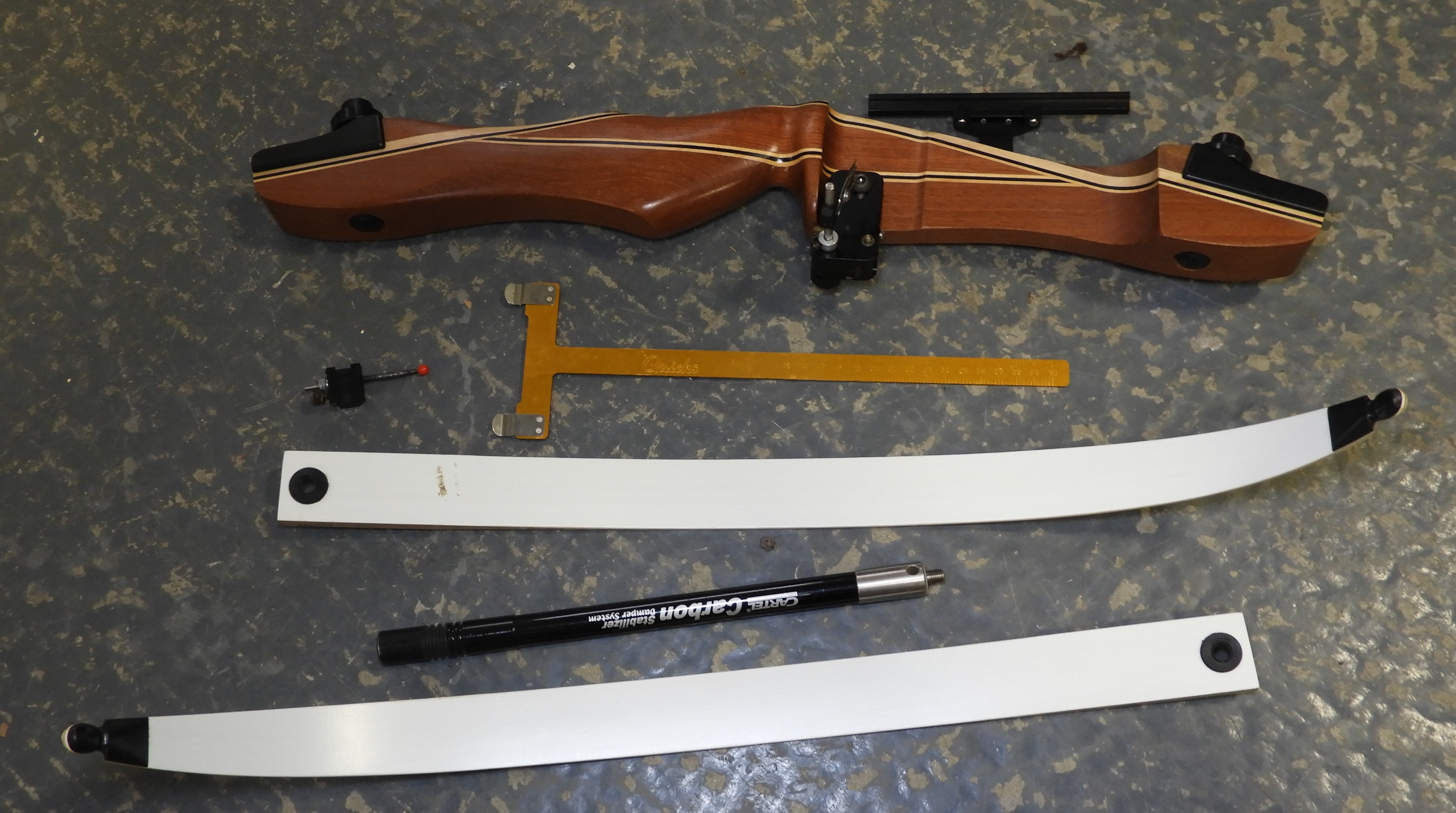 LONGSHOT TD01 TRAINER ARCHERY BOW IN CASE WITH ARROWS