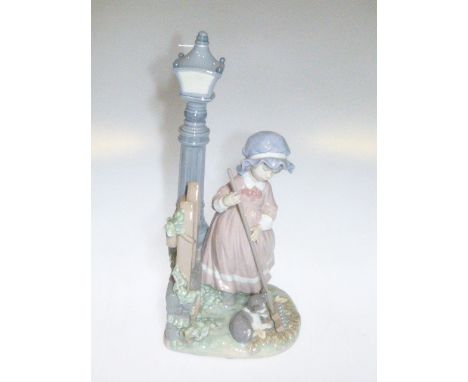 Lladro figure 'Fall Clean Up' impressed no. 5286