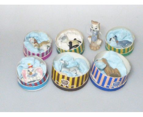Six Wade hat box models and cat (7)