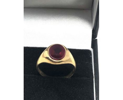 9ct gold synthetic ruby signet ring (3.1g) 