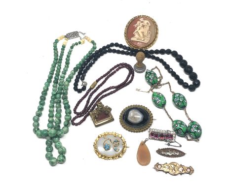 Selection of antique / vintage costume jewellery 
