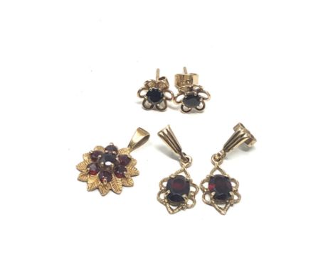 3 x 9ct gold vintage garnet stud earrings &amp; pendant (4g) 