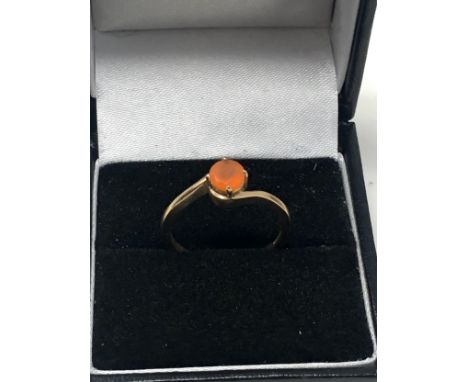 9ct gold fire opal  ring (2.1g) 