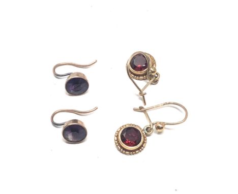2 x 9ct gold vintage garnet &amp; amethyst hook earrings (2.7g) 