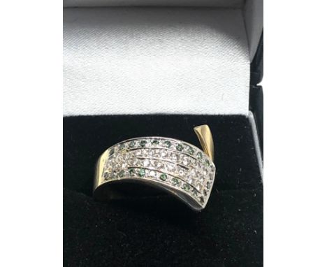 14ct gold white &amp; green diamond  dress ring (8.1g) 