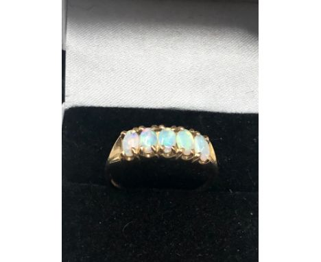 9ct gold vintage opal five stone dress ring (2.4g) 