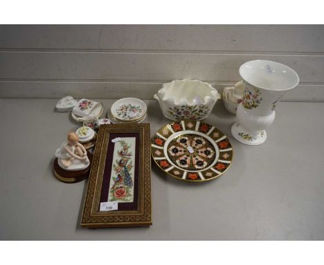 QUANTITY OF CERAMICS INCLUDING A ROYAL CROWN DERBY PLATE AND AYNSLEY VASE IN THE COTTAGE GARDEN PATTERN AND OTHER ITEMS