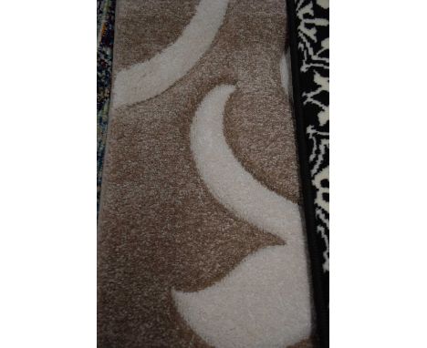 PACO HOME DIAMANT SV BEIGE FLOOR RUNNER 60 X 110CM (Pleae note VAT is to be added on hammer price for this lot)