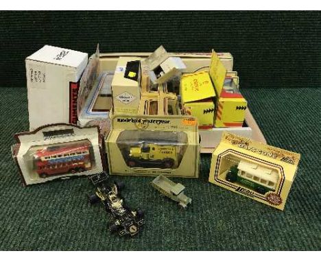 A tray of boxed and loose die cast cars - Models of Yesteryear, Day's Gone, Corgi 97920 Scammell Highway Man R. Edwards amuse