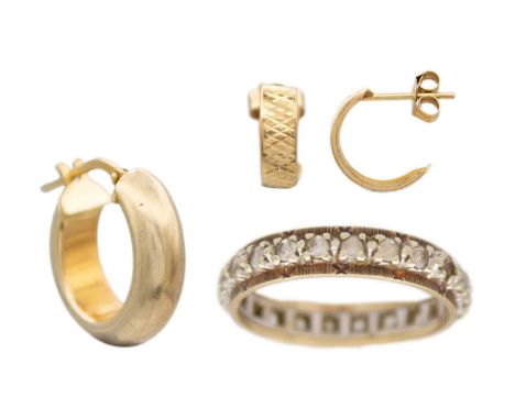 A selection of 9k jewellery. To include a pair of small half hoop earrings, diameter 9mm; a singular hollow hoop earring and 