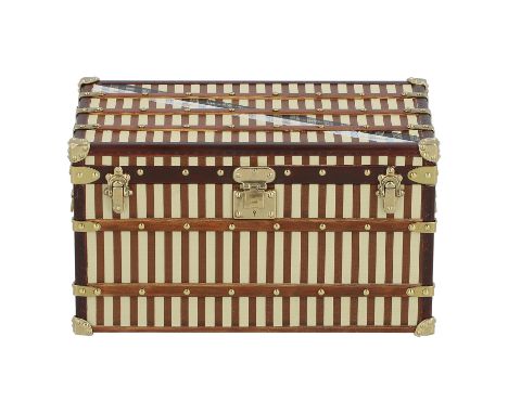 LOUIS VUITTON Briefbeschwerer "TRUNK". Kleinformatiger Trunk Reisekoffer mit zwei kleinen Einlegeböden. Box anbei. Sehr guter