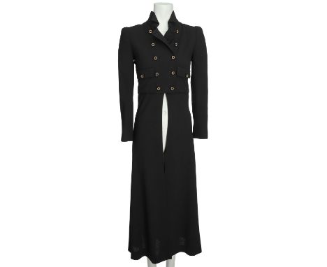 CHANEL HAUTE COUTURE Gehrock, Gr. ca. 34, Koll.: 60er Jahre. Schwarzes Modell mit ausgestelltem Saum, Knopfverschluss mit gol