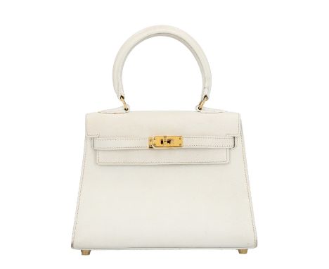 HERMÈS VINTAGE Handtasche "MINI KELLY BAG 20". Koll.: 1994. Fein genarbtes Leder in Weiß mit vergoldeter Hardware. Klassische