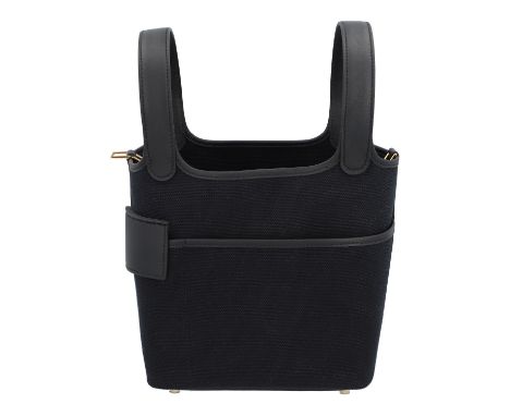 HERMÈS Handtasche "PICOTIN LOCK 18 POCKETS". Koll. 2023 (Stamp B). Textil und Leder in Noir/Noir mit goldfarbener Hardware. L