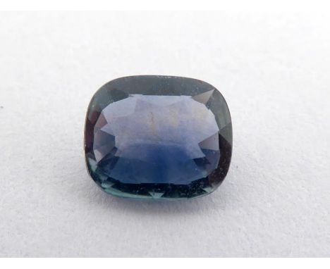 A loose oval cut blue/green sapphire, 0.86 carats, together with certificate (VAT will be charged on the hammer on this lot) 