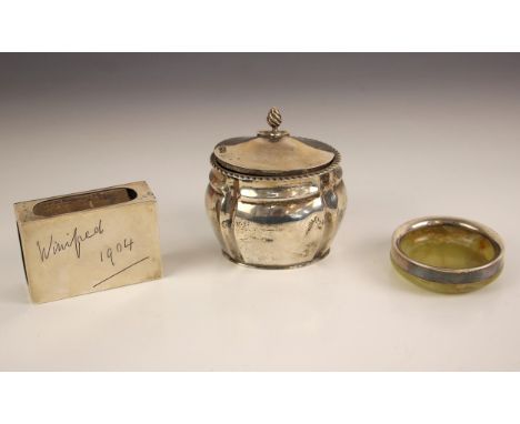 A selection of silver items, to include an Edwardian silver vesta case, Goldsmiths and Silversmiths Co Ltd, London 1903, engr