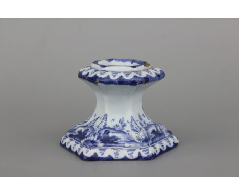 A Nürnberg blue and white Delftware salt cellar, 18th C. H: 8 cm