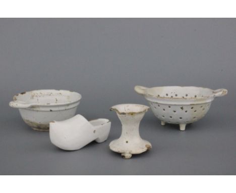 A group of 4 pieces of white Delftware, 18/19th C. H: 9 cm (the tallest)