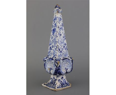 A large German Delftware blue and white obelisk, 18th C. H: 32,5 cm, damages. For another  example, see Christie's, Amsterdam