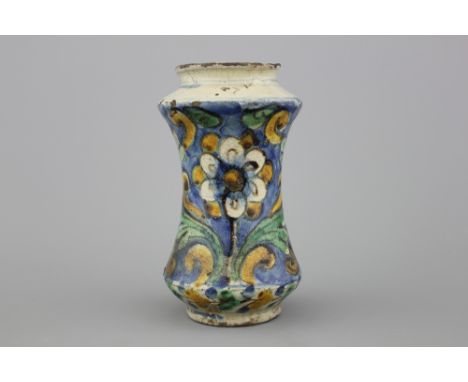 A nice Italian Caltagirone floral and polychrome albarello, 17th C. H: 18 cm