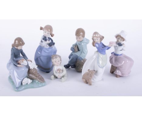 Nao, a collection of six various figures, the tallest 19cm.