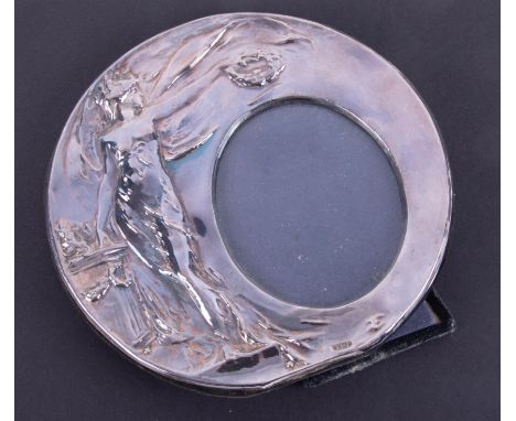 Silver circular photo frame with Art Nouveau embossed decoration, diameter 16.5cm.