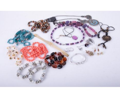 A mixed bag of costume jewellery including the brand 'Pia', a vintage Gillex ladies wristwatch, etc.