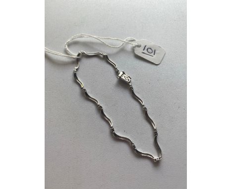 A white gold diamond tennis bracelet 9ct 7 inch 3.6 gms
